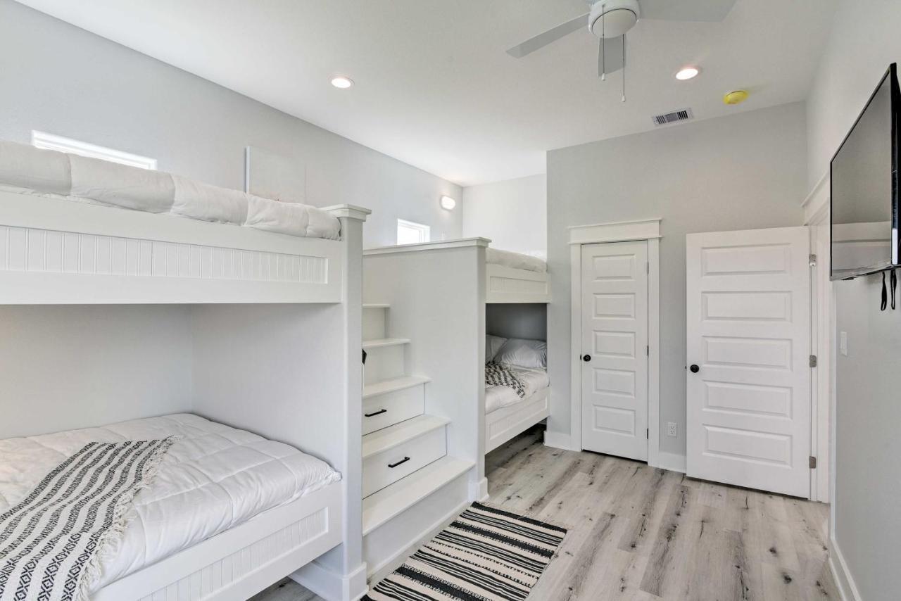Chic Crystal Beach Escape With Deck - Walk To Beach! Bolivar Peninsula Экстерьер фото