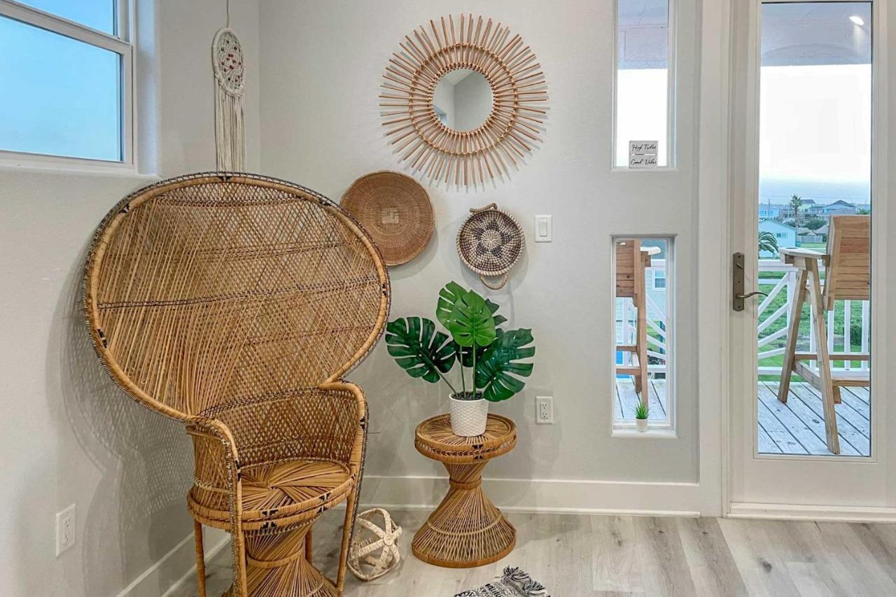 Chic Crystal Beach Escape With Deck - Walk To Beach! Bolivar Peninsula Экстерьер фото