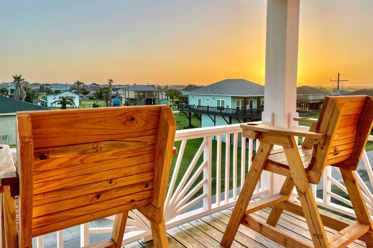 Chic Crystal Beach Escape With Deck - Walk To Beach! Bolivar Peninsula Экстерьер фото